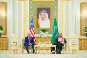 الصفقات الكبرى.. ترامب والخليج والمستفيد الحقيقي